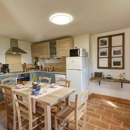 Avec 2 Et Jardin, Equipe En Campagne Avec Wi-fi Et Parking Gratuit - Fr-1-496-226 Vezelin-sur-Loire